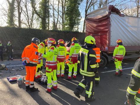 Schwerer Verkehrsunfall Auf Der A Einsatzbericht Oberhausen