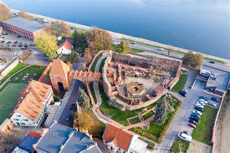 Atrakcje Toruń zamek krzyżacki Hostel Atena nocleg w centrum