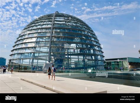 Norman foster dome hi-res stock photography and images - Alamy