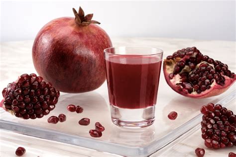 Refreshing And Simple How To Make Pomegranate Juice At Home Organic Life Tips