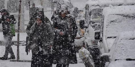 Meteoroloji Atkı ve bereleri hazırlayın diyerek duyurdu İstanbul a