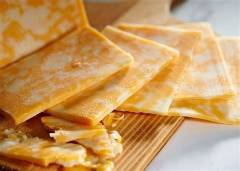 18 Awesome Ways To Substitute For Cheddar Cheese White And Yellow