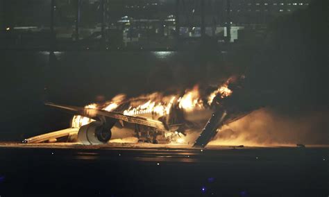 羽田空港での日航機炎上、衝突した海保機の乗員5人が死亡 日航機の乗客乗員は全員脱出【写真】 中国新聞デジタル