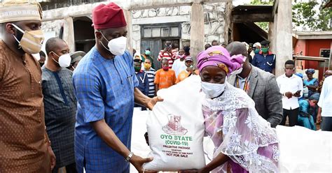 Covid Makinde Distributes Palliatives To Poor Households