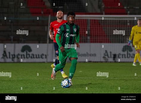 Daniel Kankam Kyerewaa SC Preussen Münster 07 mit Ball SpVgg