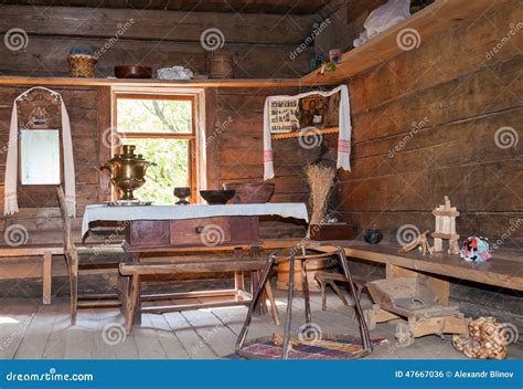 Interior Da Casa De Madeira Rural Velha Foto Editorial Imagem De Casa