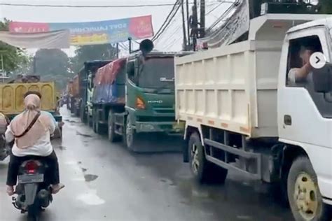 Viral Truk Tambang Di Parung Panjang Demo Akibatnya Jalan Macet Dan