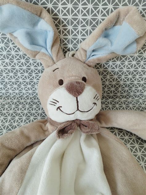 Peluche Doudou Range Pyjama Lapin Beige Blanc Bleu Train Oscar Noukie S