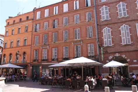 Toulouse Et La Brique