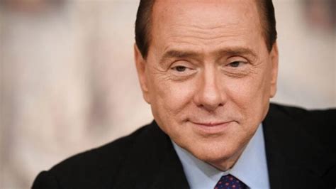 Meno male che Silvio c è conquista la vetta delle canzoni più