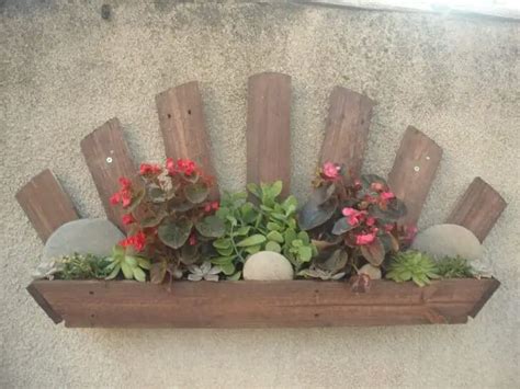 Pallet Wall Planter • 1001 Gardens