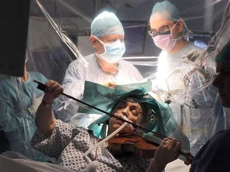 Woman Plays Violin While Being Operated For Brain Tumour To Preserve ...