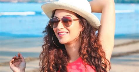 Sunanya Fauzdar Hot Navel Cleavage Bareback Show Navel Arts