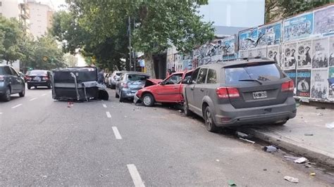 Se Durmi Al Volante Choc Con Cuatro Autos Estacionados Y Dos