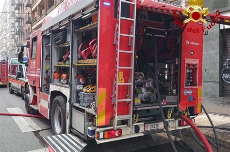 Incendio In Un Appartamento A Milano Morta Una Donna Le Fiamme