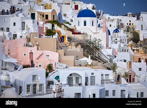 Lîle Volcanique De Santorin Lune Grecque Des Cyclades Dans La Mer