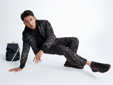 BALLY秋冬臻礼 品牌代言人黄景瑜倾情演绎系列大片_凤凰网