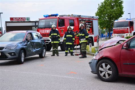 Verkehrsunfall Mit Drei Beteiligten Fahrzeugen Bezirk Urfahr Umgebung