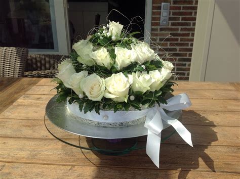 Bloemen Op Taart Bevestigen Bloemen