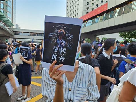 組圖：104港人中環遊行抗議「禁蒙面法」 反送中 大紀元