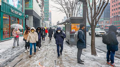 4K HDR Walking In The Snowy Gangnam Streets Seoul ASMR Ambience