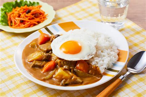 【カレーのトッピング】プロが選ぶ！ 定番・おすすめ・変わり種10選