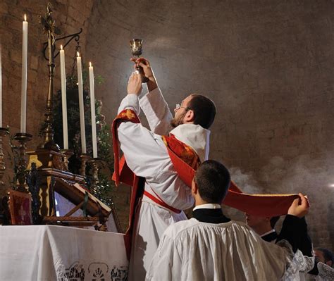 L Avvento Inizia Con Una Messa In Latino Celebrata Nella Chiesa Di S