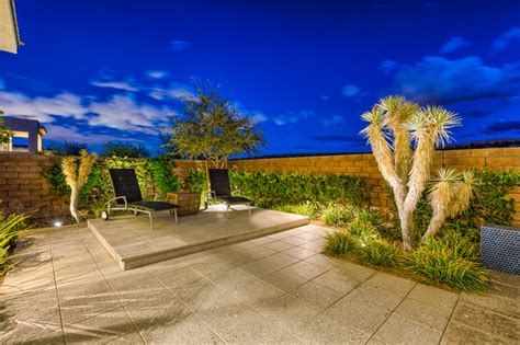 Raised Rim Flow Pool With Custom Fire Water Feature Las Vegas By