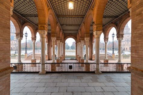 Las T Picas Columnas Y Escaleras De La Famosa Plaza Espa Ola De Seville