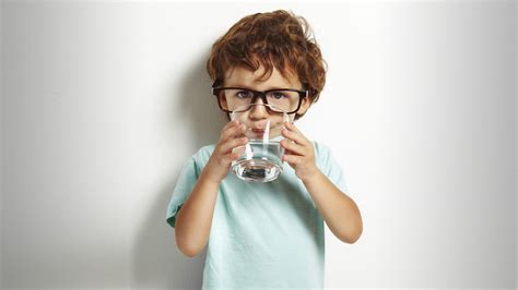 4 Ways To Encourage Children To Drink Water Health Benefits Tips For