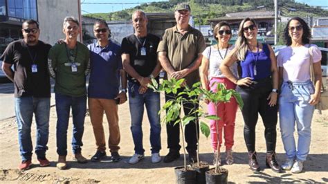 Prefeitura de São Pedro da Aldeia realiza plantio e distribuição de