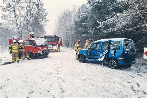 Wjecha Citroenem Berlingo W Nissana Cabstar Mia Ponad Promile