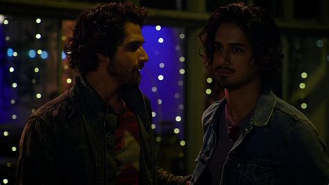 Avan Jogia And Tyler Posey Kiss In Now Apocalypse S01e01