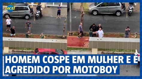 Homem Cospe No Rosto De Mulher E Agredido Por Motoboy V Deo Dailymotion