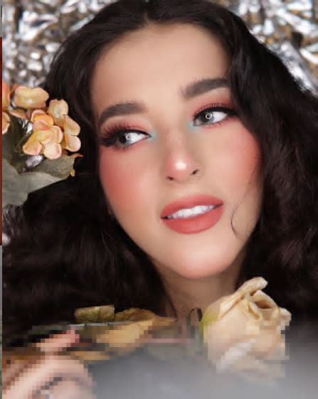 Akui Tak Punya Bekas Jerawat Intip 6 Potret Cantik Beauty Vlogger