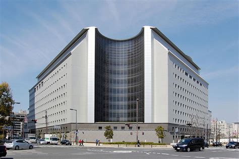 【社会】大阪府警の警察官、罪のない一般市民に4発発砲 →なぜか警察が擁護されてしまう 社畜ゲーマー速報