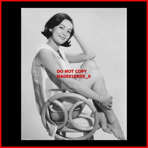 NANCY KWAN SEXY Hot Leggy Barefoot Pin Up 8X10 Photo EUR 10 99