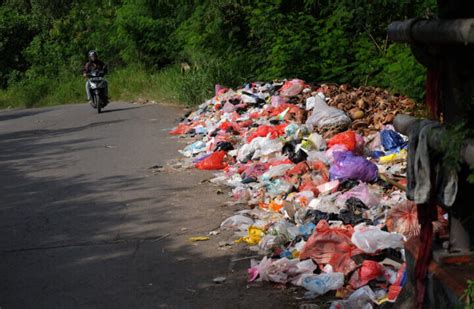 Sampah Liar Makin Numpuk Di Kota Serang