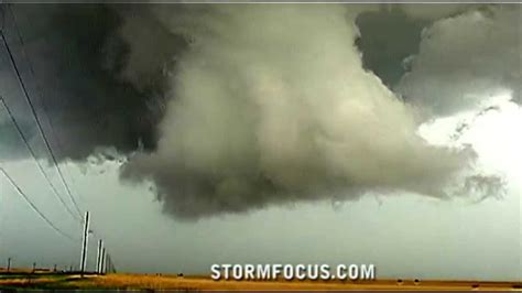 Rapidly Rotating Wall Cloud How To Spot Video Film Footage How To On