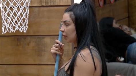 A Fazenda Jenny Se Estressa Kally Em Reality