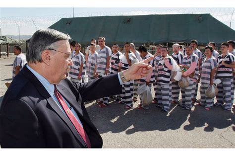 Adiós Al Legado Del Sheriff Joe Arpaio Cierran Cárcel De Carpas En Arizona