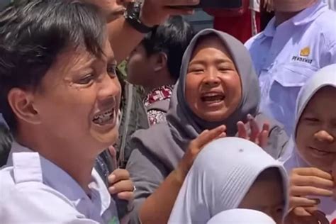 Merinding Inilah Momen Reza Guru Honorer Sdn Bogor Tak Jadi Dipecat