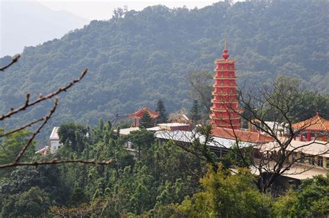 The Monastery of Ten Thousand Buddhas | Amusing Planet