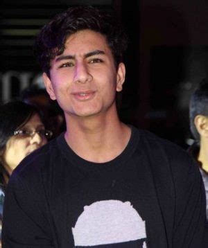 Ibrahim Ali Khan Height, Age, Girlfriend, Family, Biography » StarsUnfolded