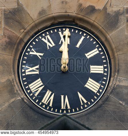 Clock Face Images, Illustrations & Vectors (Free) - Bigstock