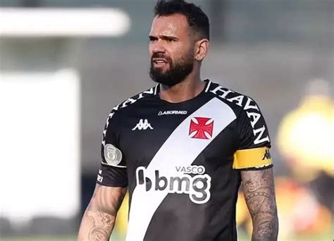 Leandro Castan amarga fim melancólico no Vasco Vasco Notícias