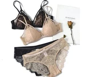 Beautiful Triangular Wireless Lingerie Bra And Panties Elegant Lace