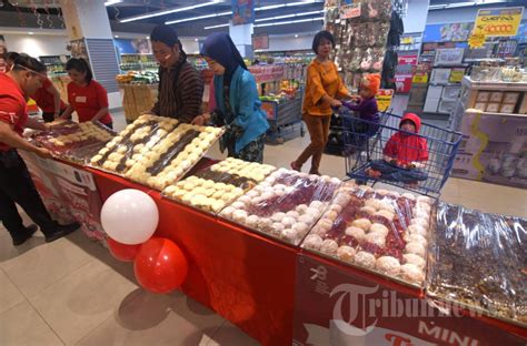 Meriahkan Hut Ke Ri Hypermart Rangkai Mini Donat Sepanjang Km