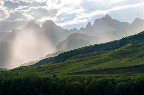 Premium Photo Drakensberg