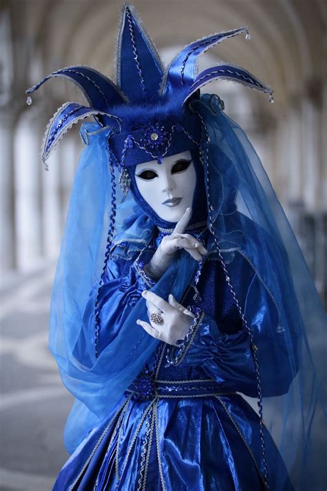 Carnevale di Venezia 2018 | Venetian carnival masks, Carnival of venice, Carnival costumes